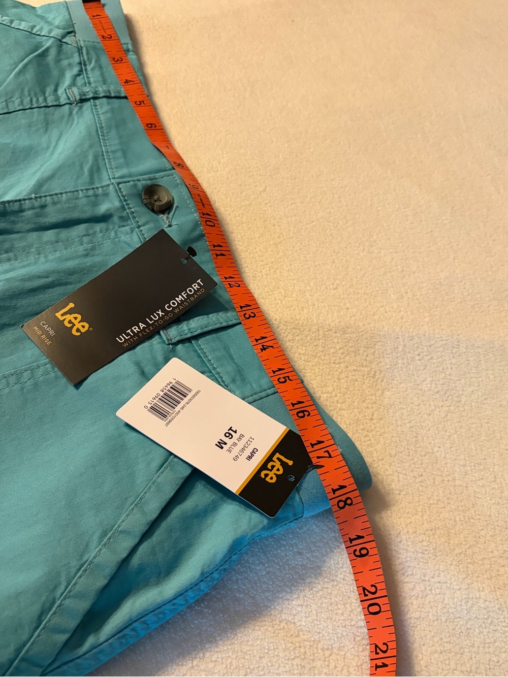 NEW Lee Women’s Teal Capri Cargo Shorts size 16M - Picture 7 of 10